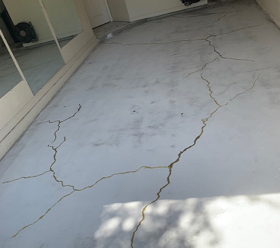 garage floor with cracks in it